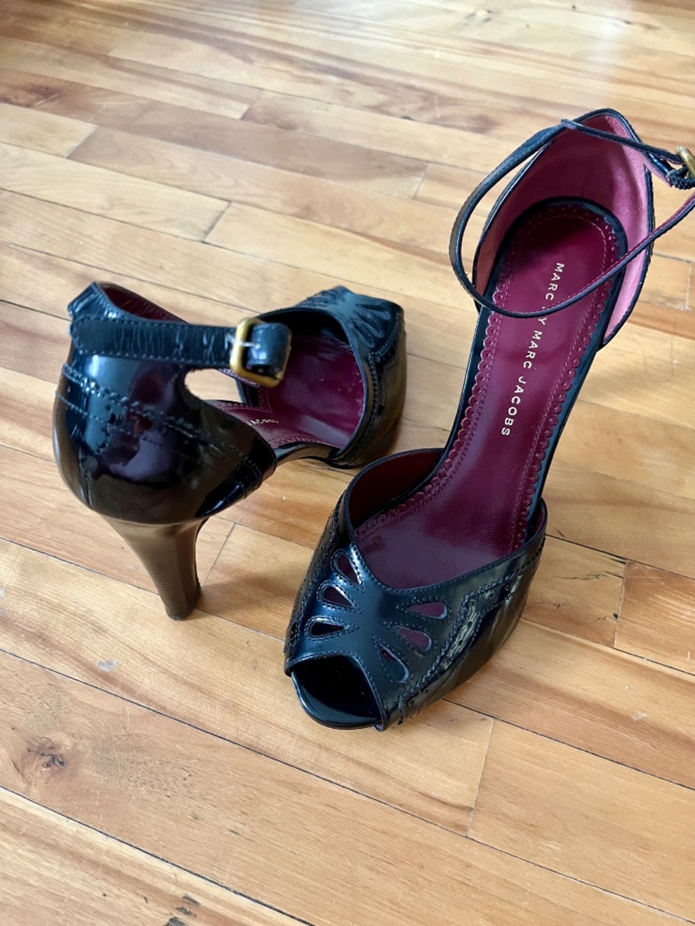 Marc by Marc Jacobs pin-up patent peep toe pumps - Size 38.5